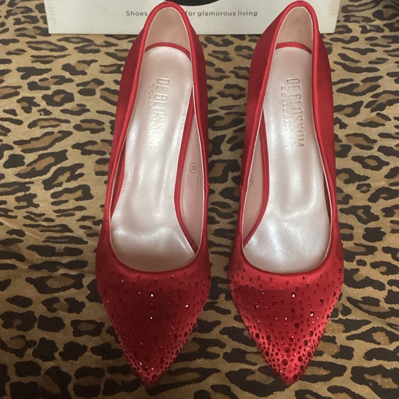 🌷 Red Heels with Rhinestone Detail - Picture 3 of 9